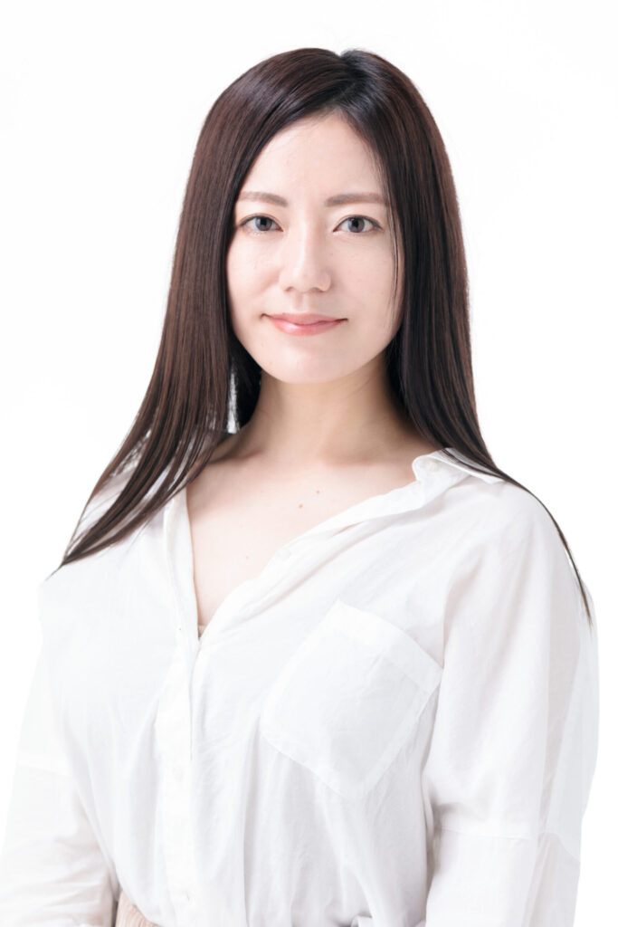 岡山で硬い髪を髪質改善で柔らかくした女性のしなやかな髪